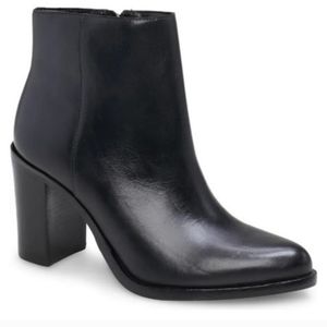 VINCE CAMUTO PAITRILLA BOOTIE, Size 7, Black Leather